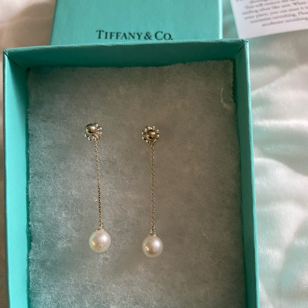 Never used, new, perfect for brides